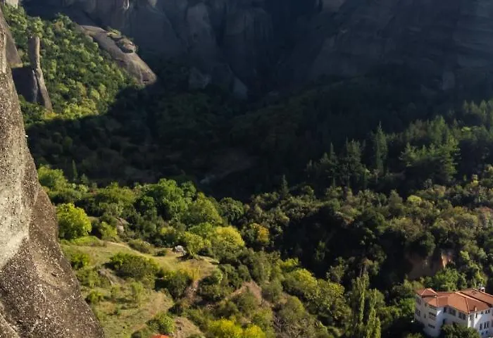 מלון Pyrgos Adrachti 3*