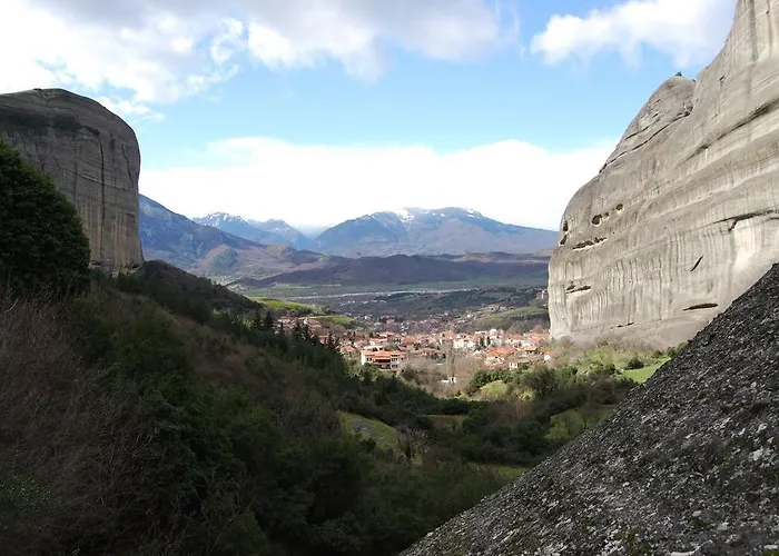 מלון Pyrgos Adrachti 3*