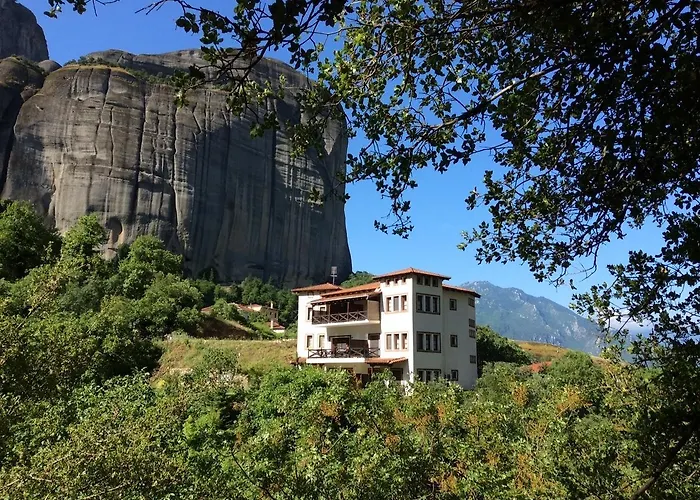 מלון Pyrgos Adrachti 3*